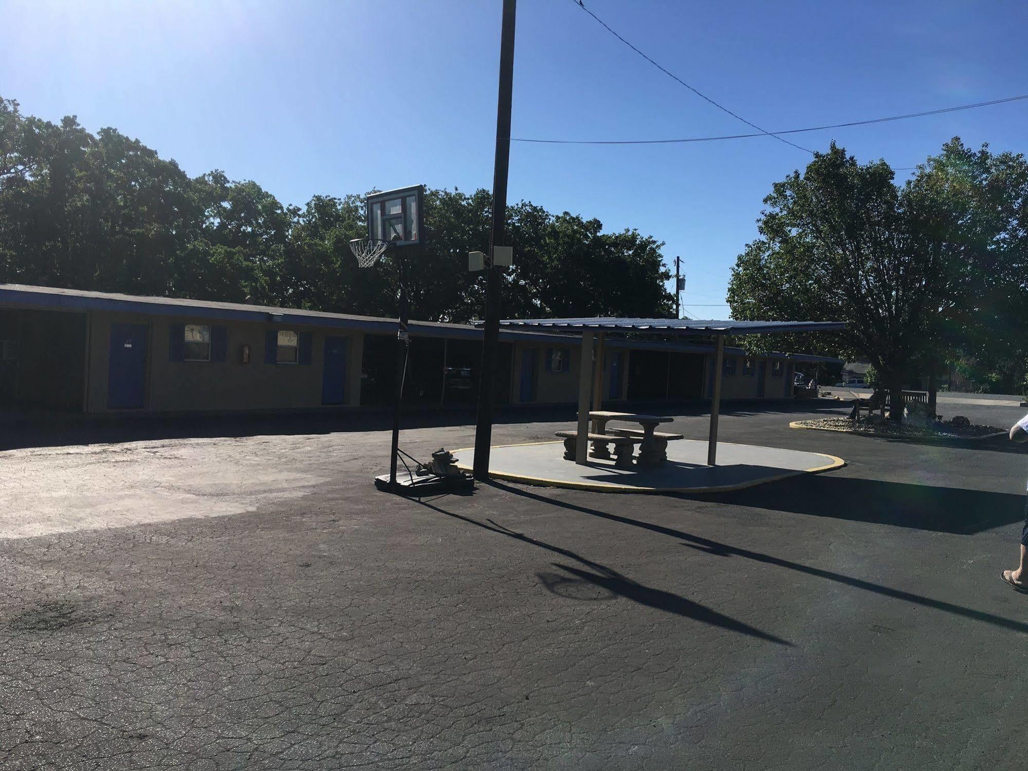 Early Royal Inn מראה חיצוני תמונה