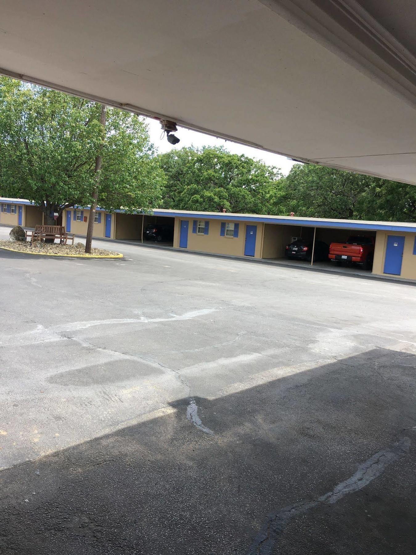 Early Royal Inn מראה חיצוני תמונה